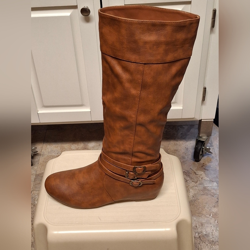 NEW IN BOX Womens Wild Diva Lounge Size 10 tan Boots Hidden Wedge Candies-146